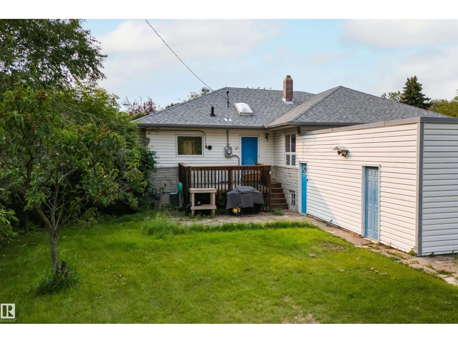 8935 120 ST NW - 36