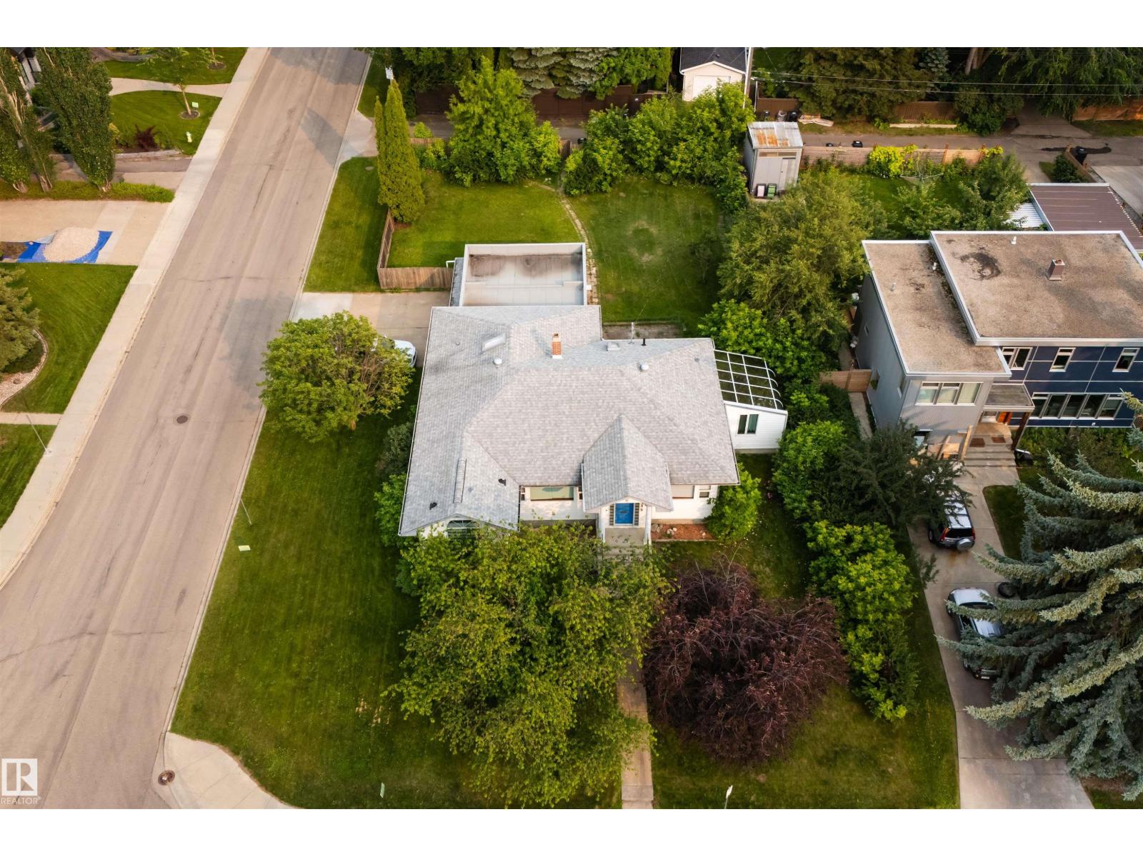 8935 120 ST NW - 44
