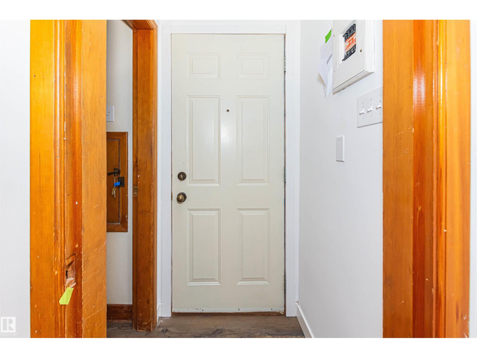 8935 120 ST NW - 29