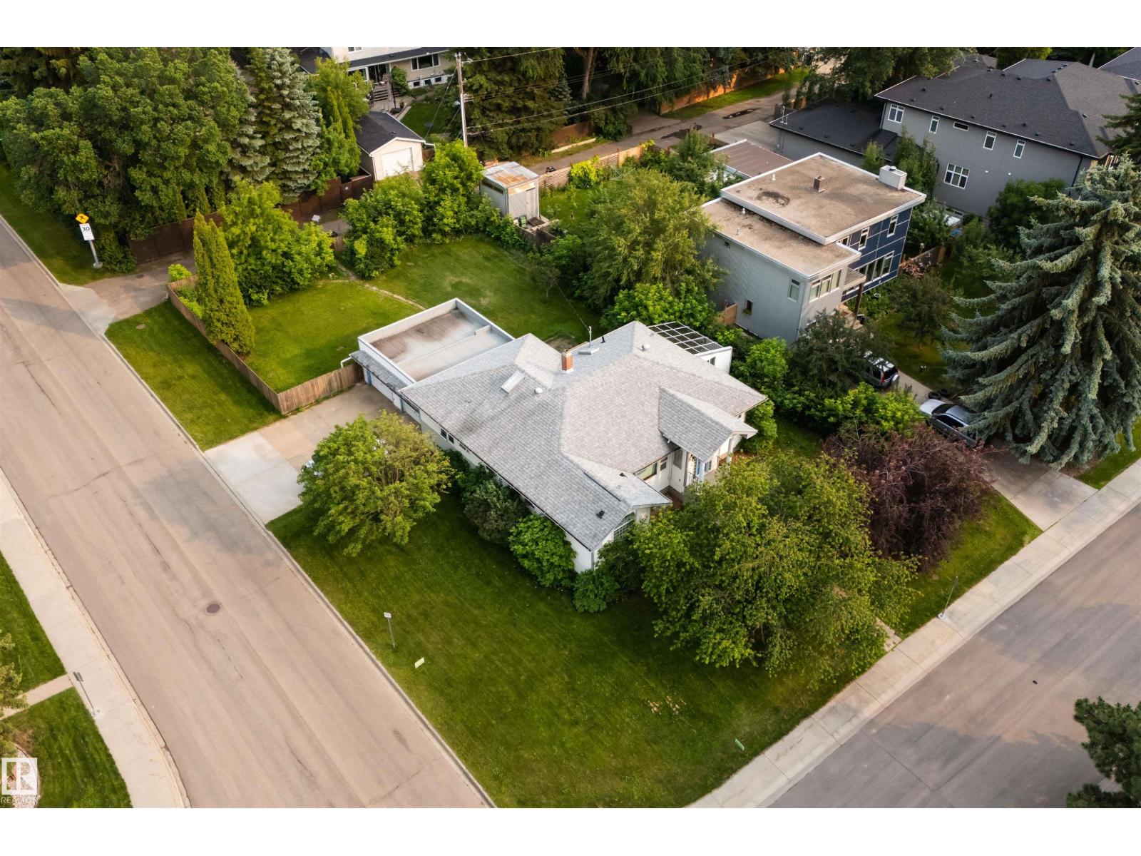 8935 120 ST NW - 34