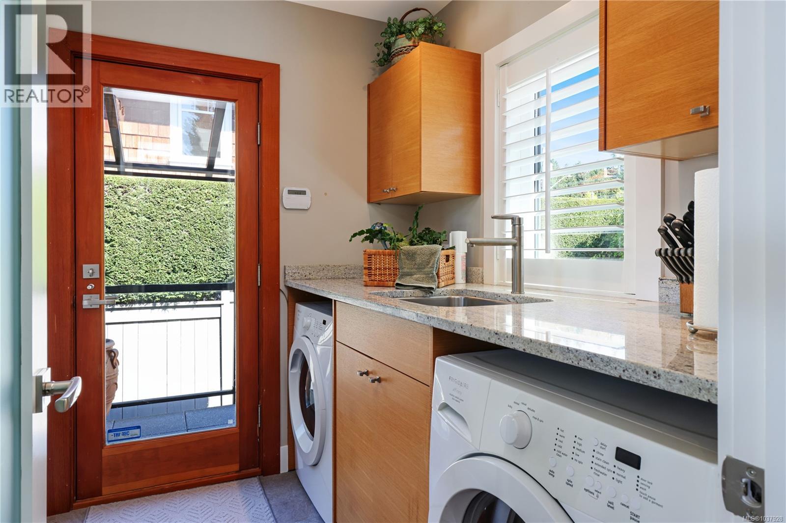 311 Poplar Ave - 37