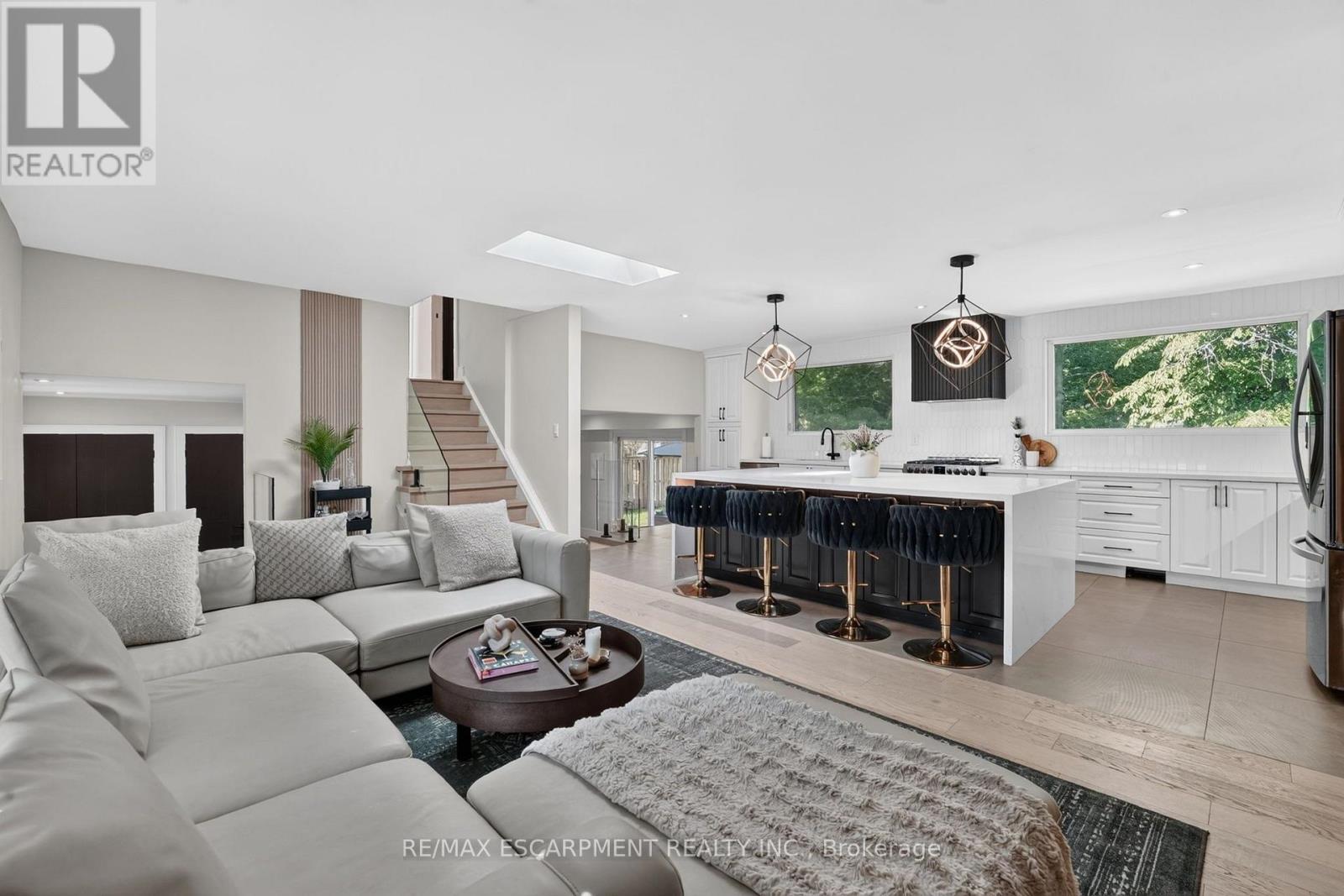 9 LESLIE DRIVE - 11