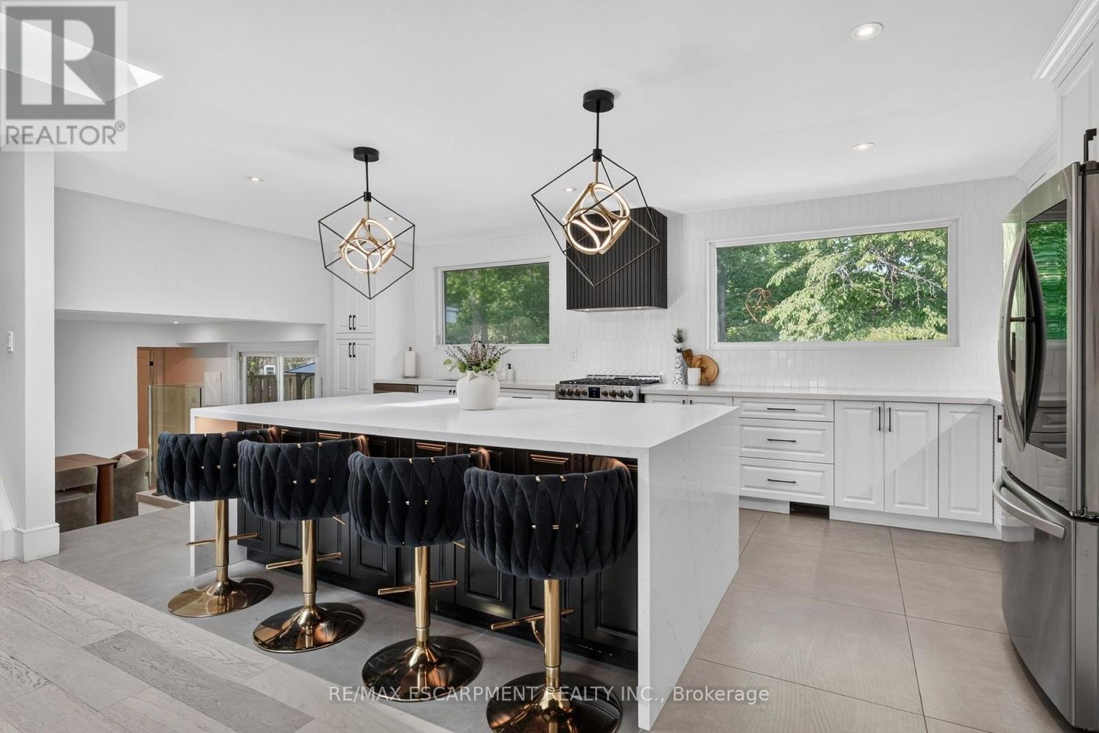 9 LESLIE DRIVE - 12
