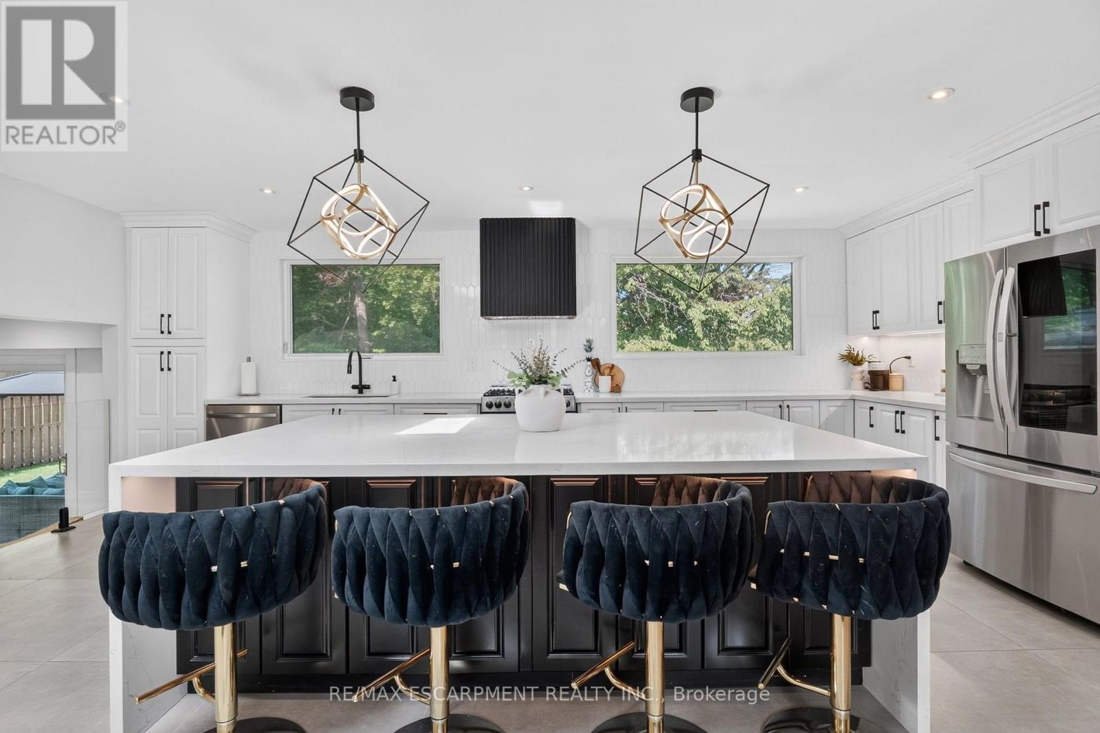 9 LESLIE DRIVE - 13