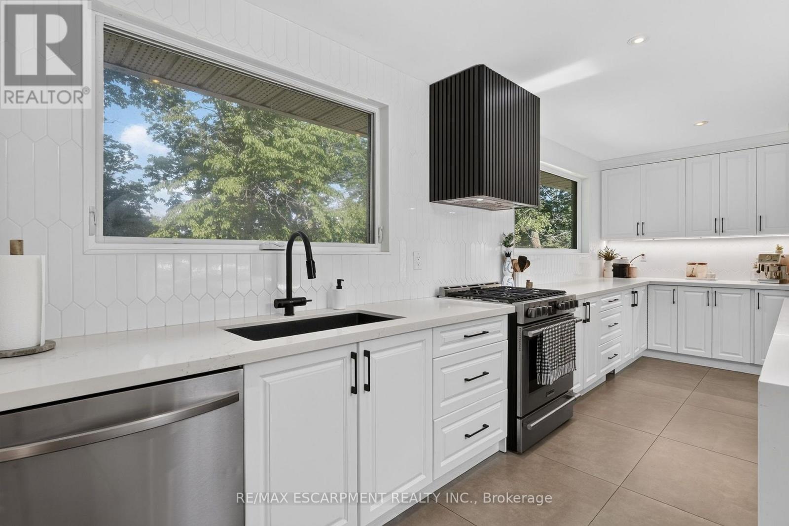 9 LESLIE DRIVE - 15