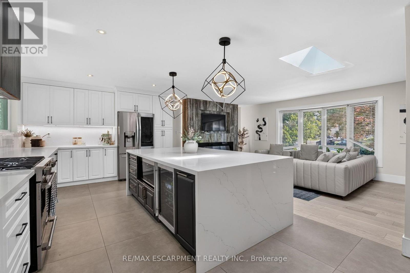 9 LESLIE DRIVE - 16