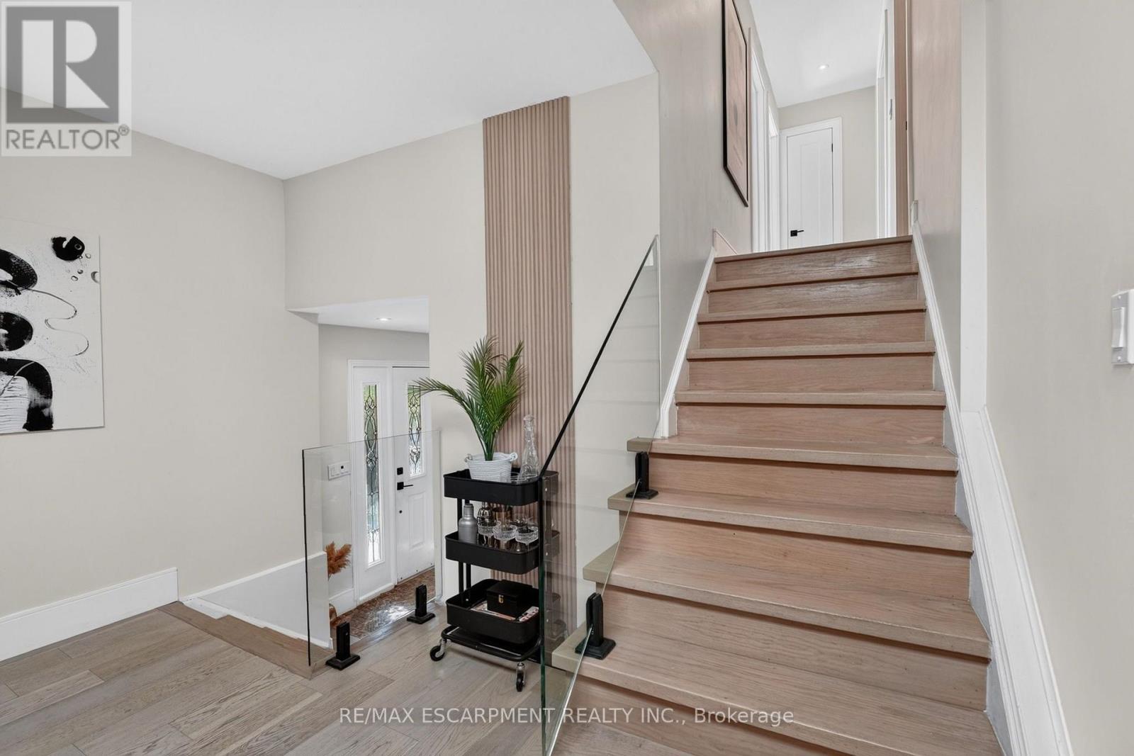 9 LESLIE DRIVE - 19
