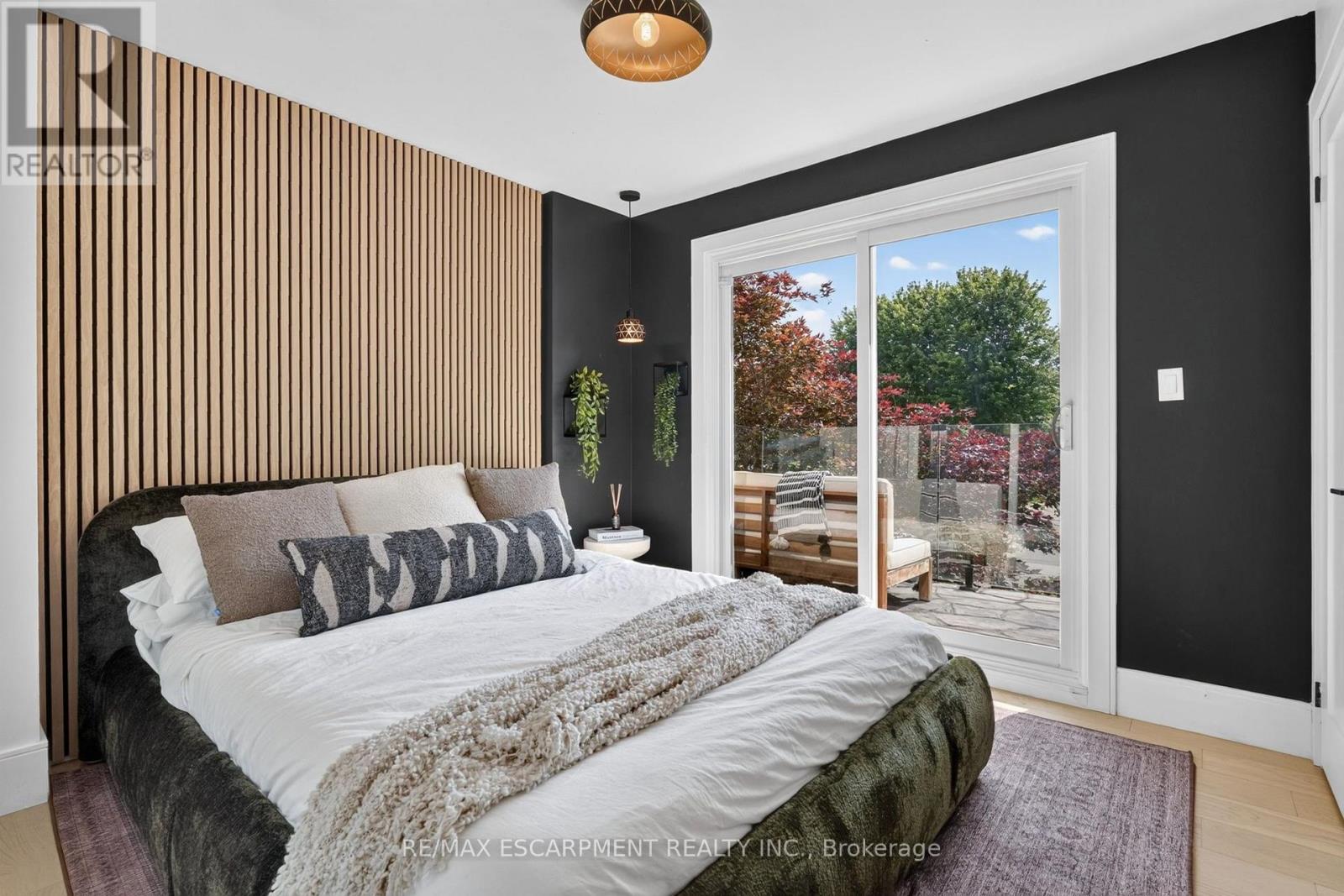 9 LESLIE DRIVE - 24