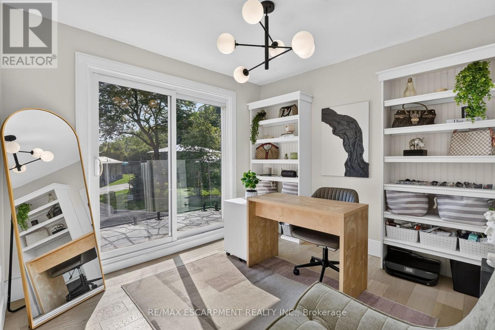 9 LESLIE DRIVE - 25