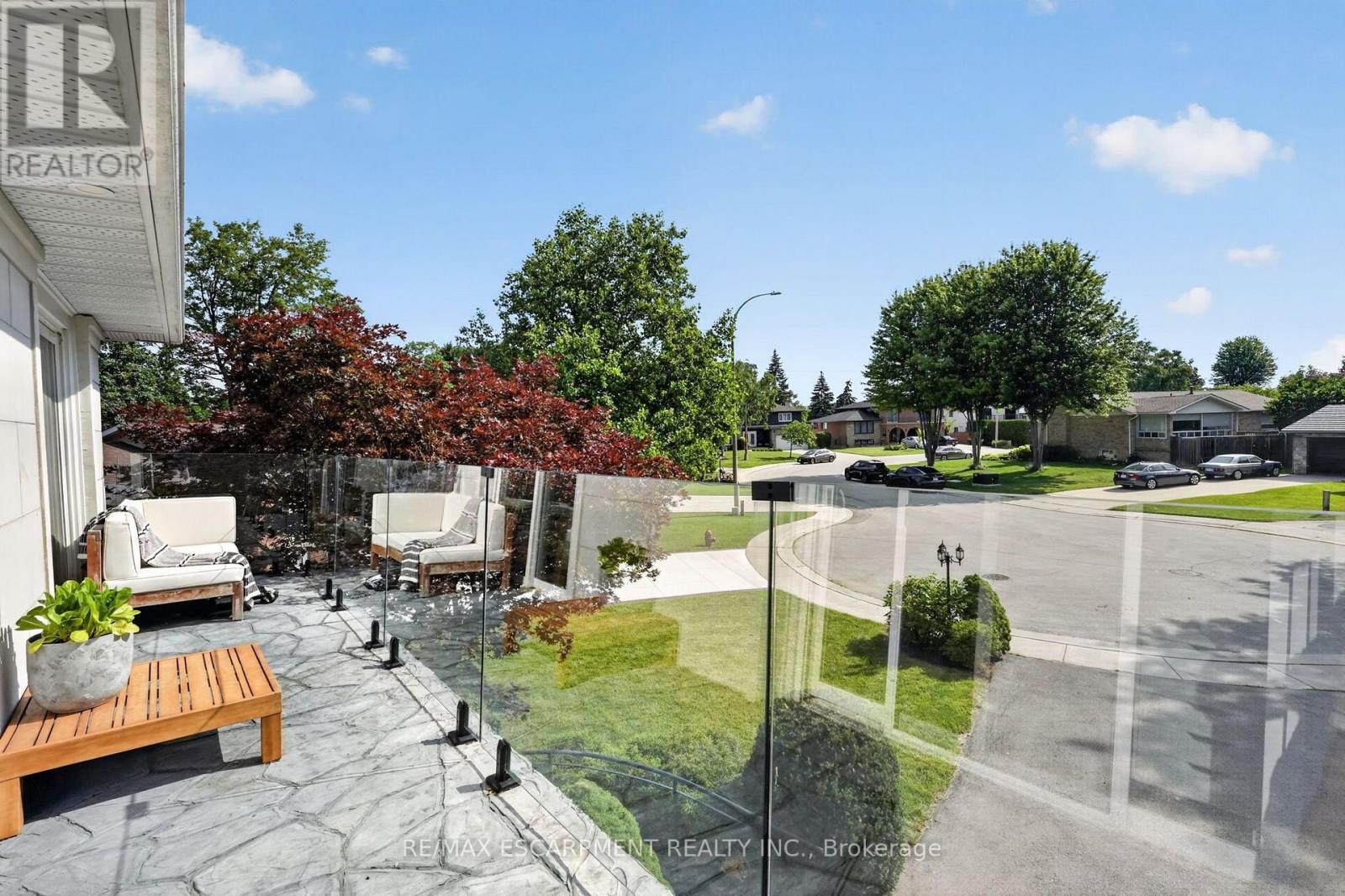 9 LESLIE DRIVE - 26