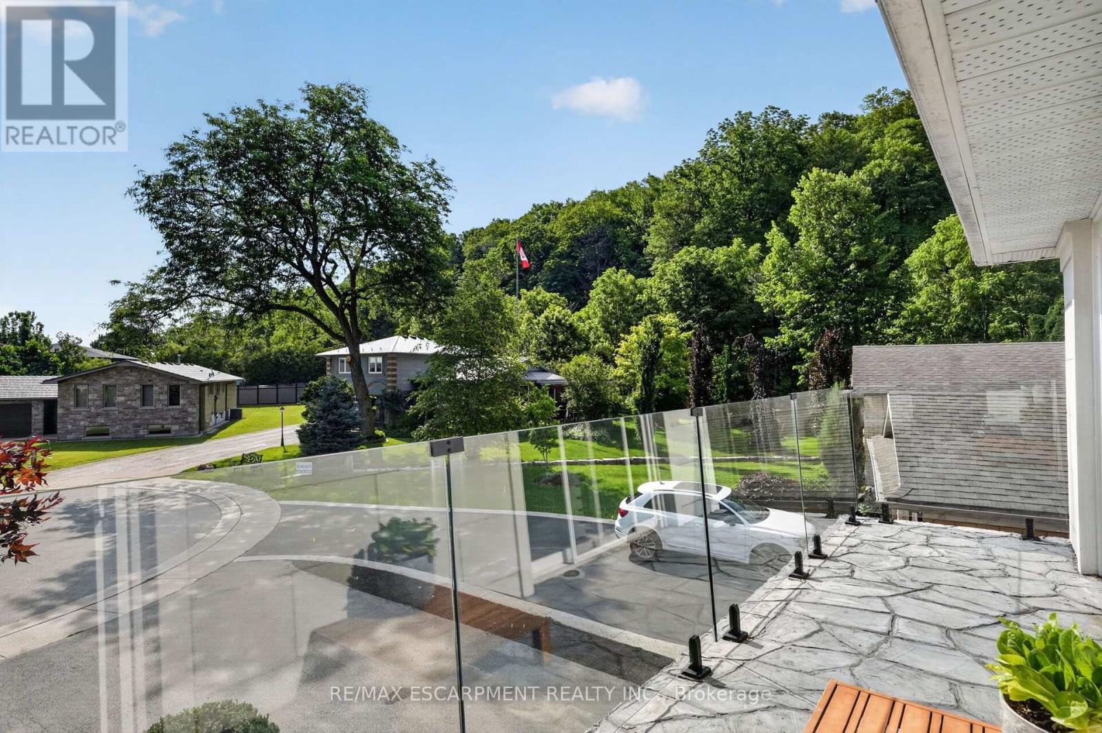 9 LESLIE DRIVE - 28
