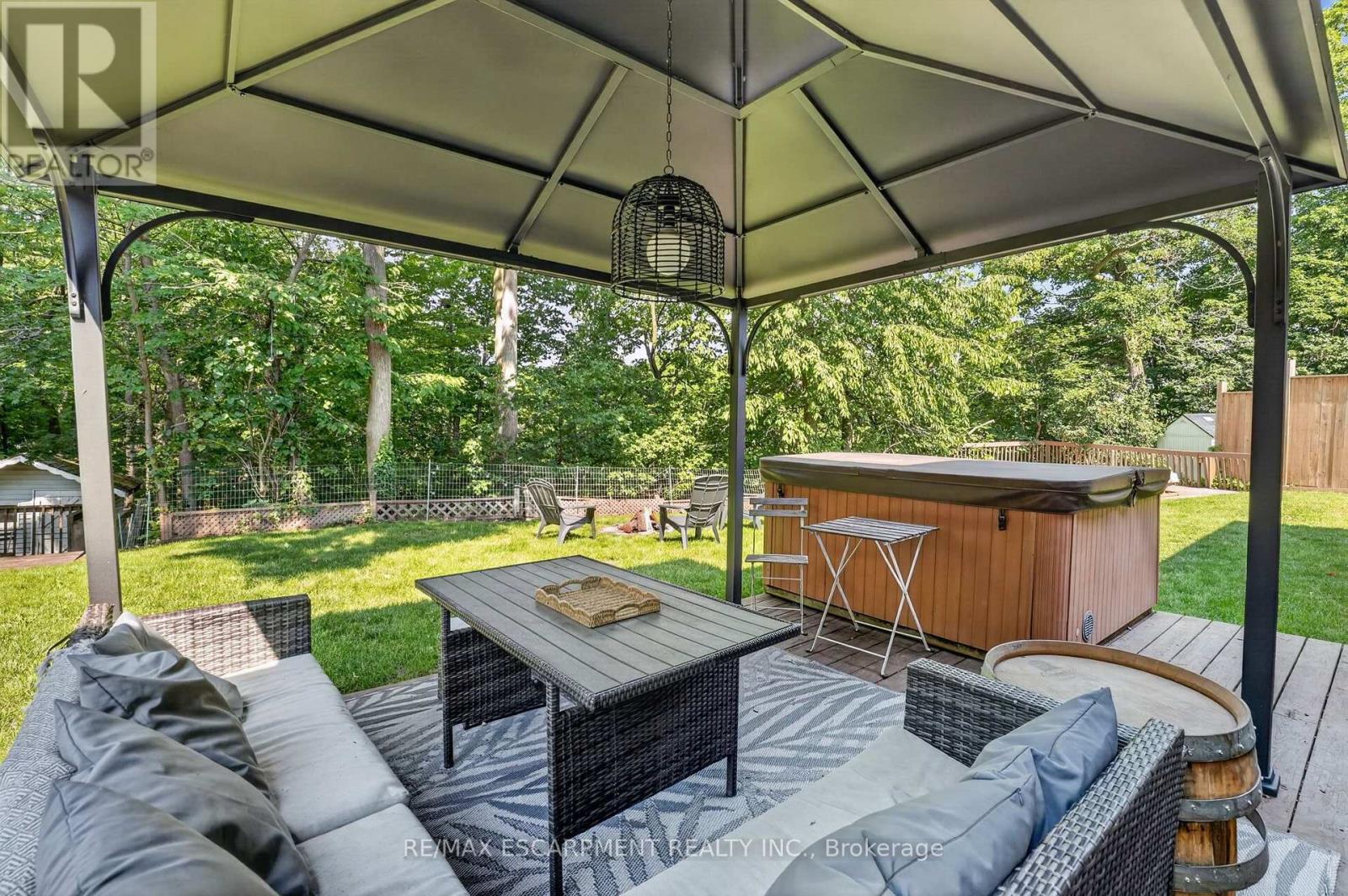 9 LESLIE DRIVE - 40