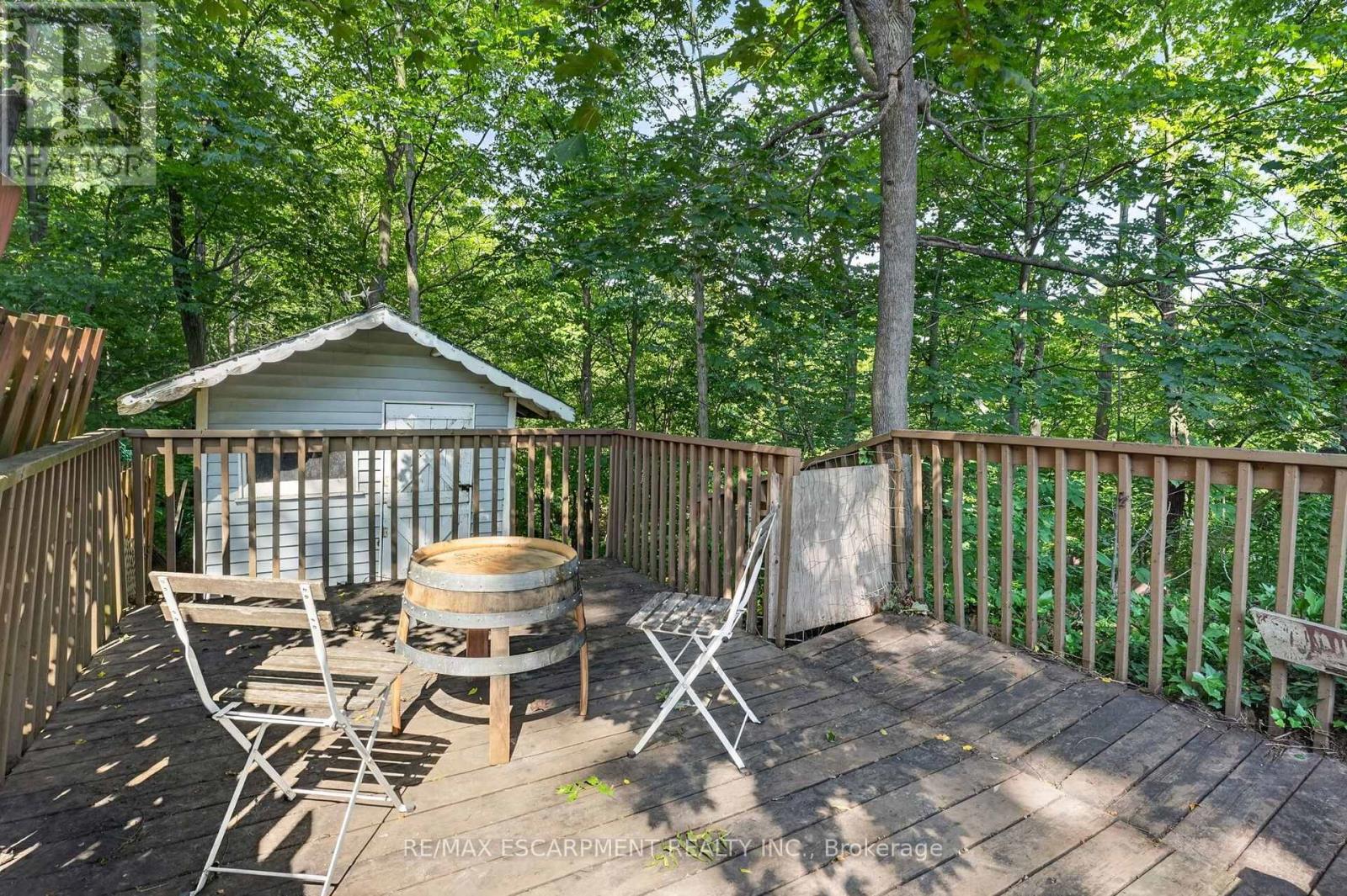 9 LESLIE DRIVE - 42