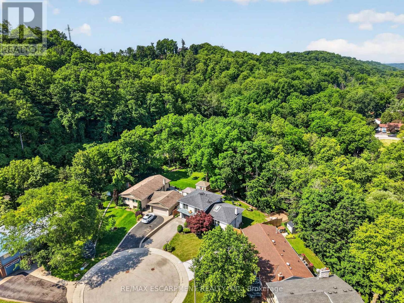 9 LESLIE DRIVE - 43