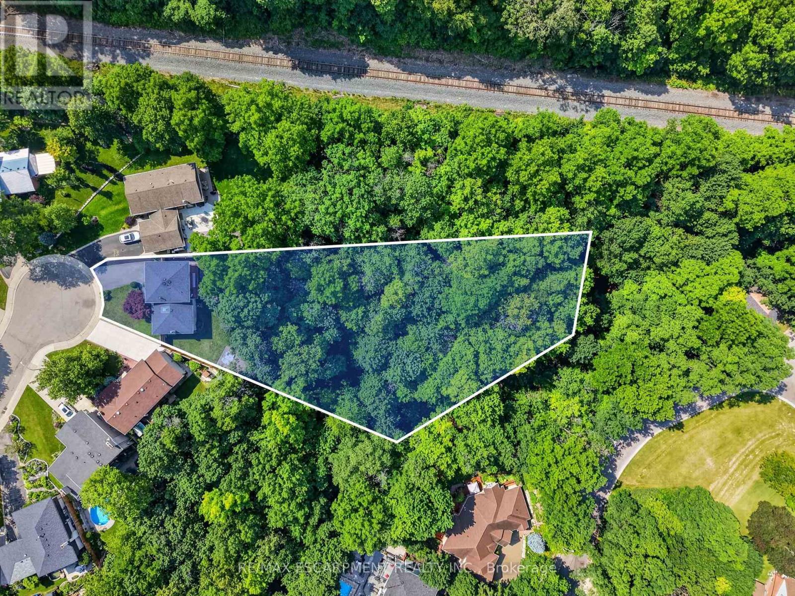 9 LESLIE DRIVE - 5