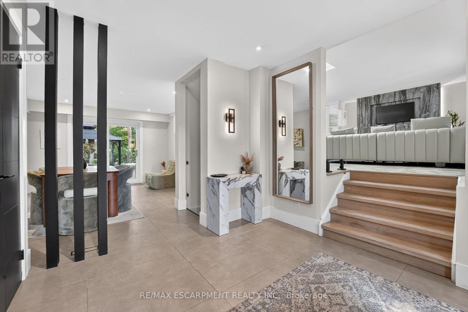 9 LESLIE DRIVE - 7