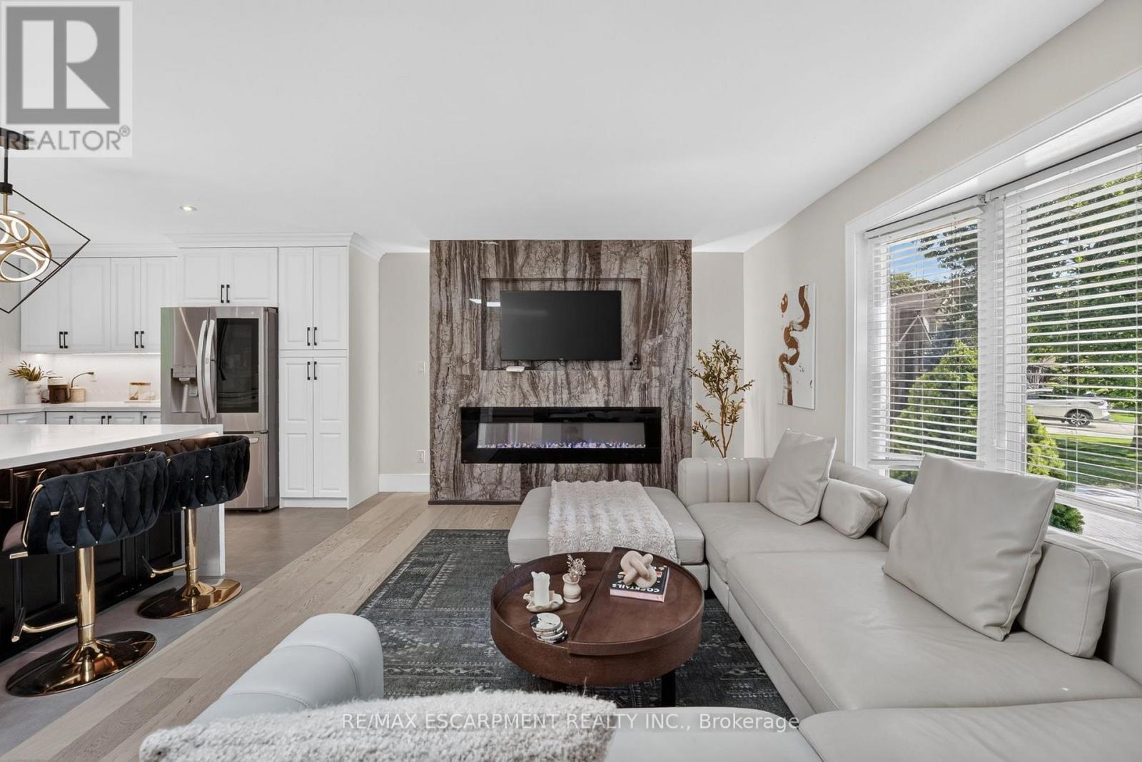 9 LESLIE DRIVE - 9