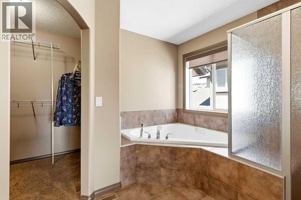 23 Aspen Stone Crescent SW - 24