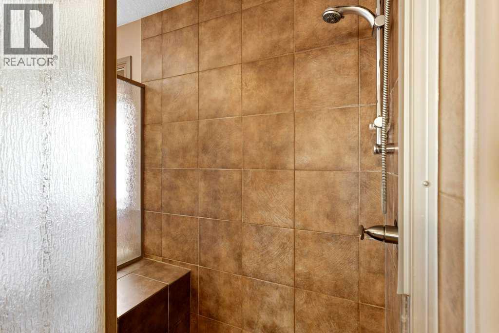 23 Aspen Stone Crescent SW - 25