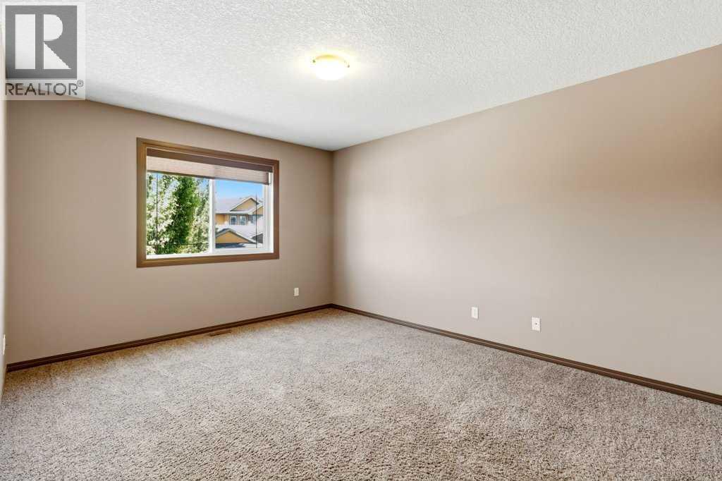 23 Aspen Stone Crescent SW - 31