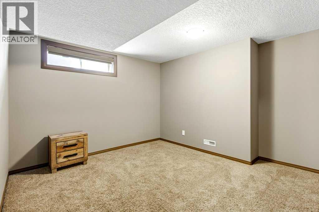 23 Aspen Stone Crescent SW - 37