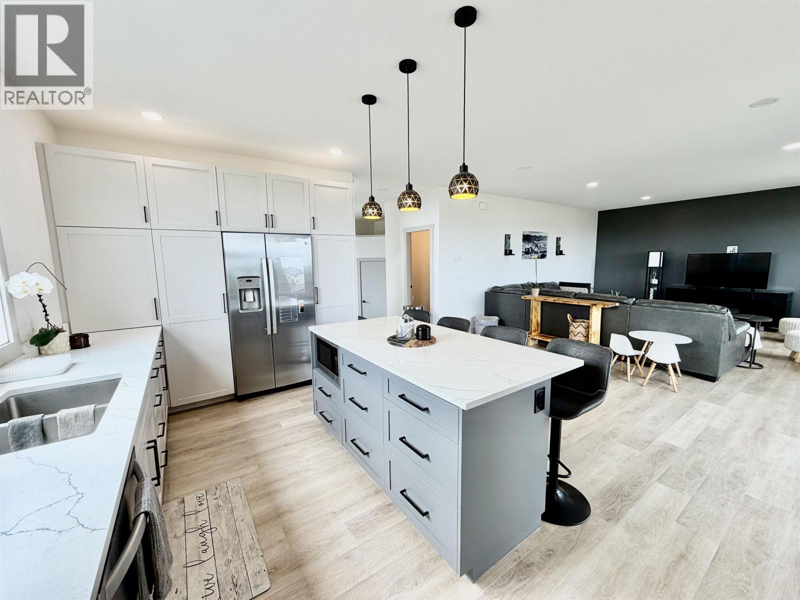 8107 81A STREET - 11