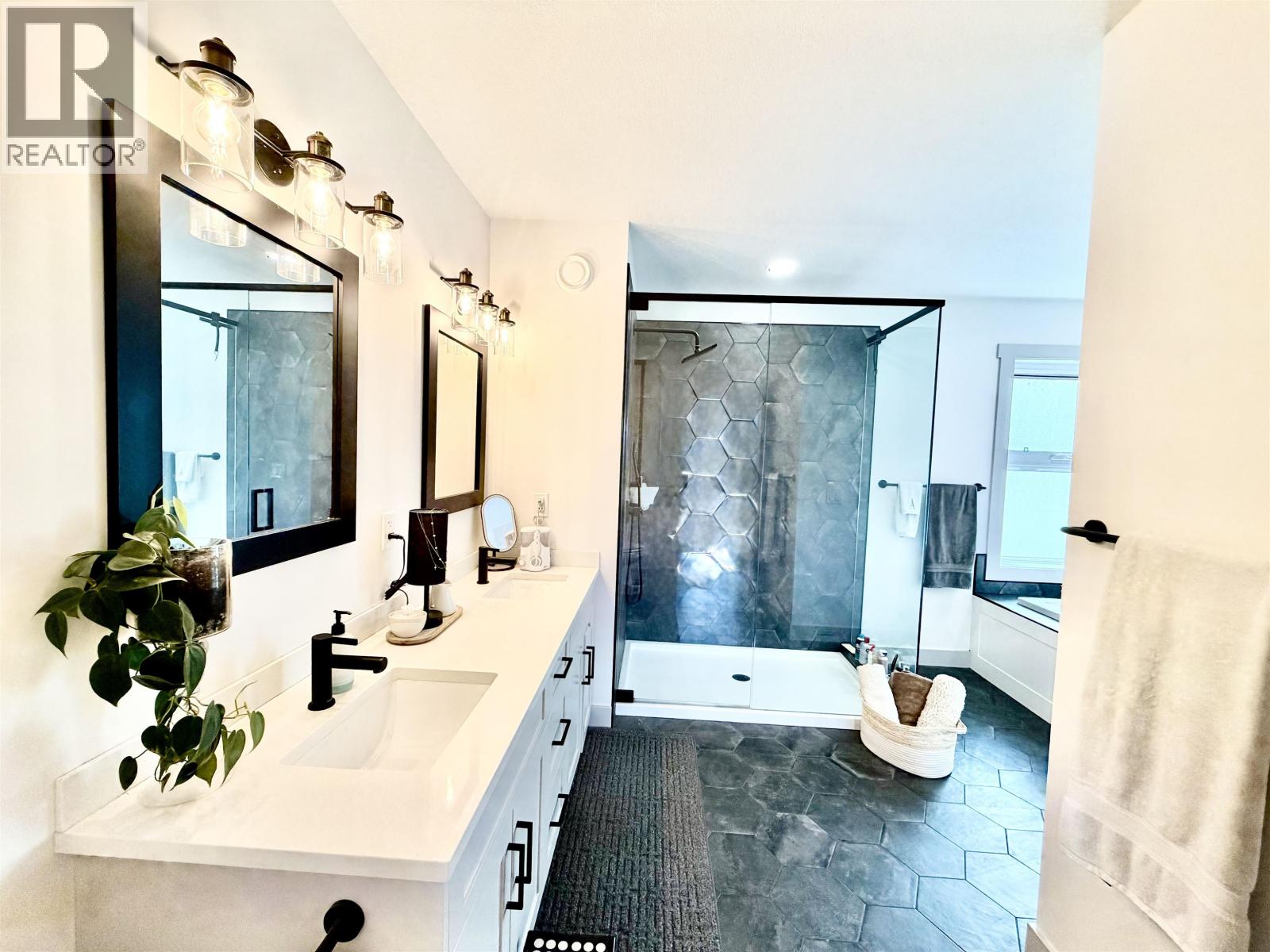 8107 81A STREET - 32