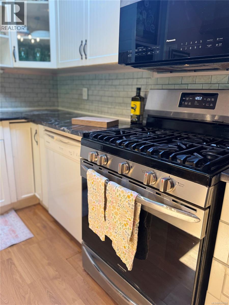 1107 Kw'as Bay Rd - 10