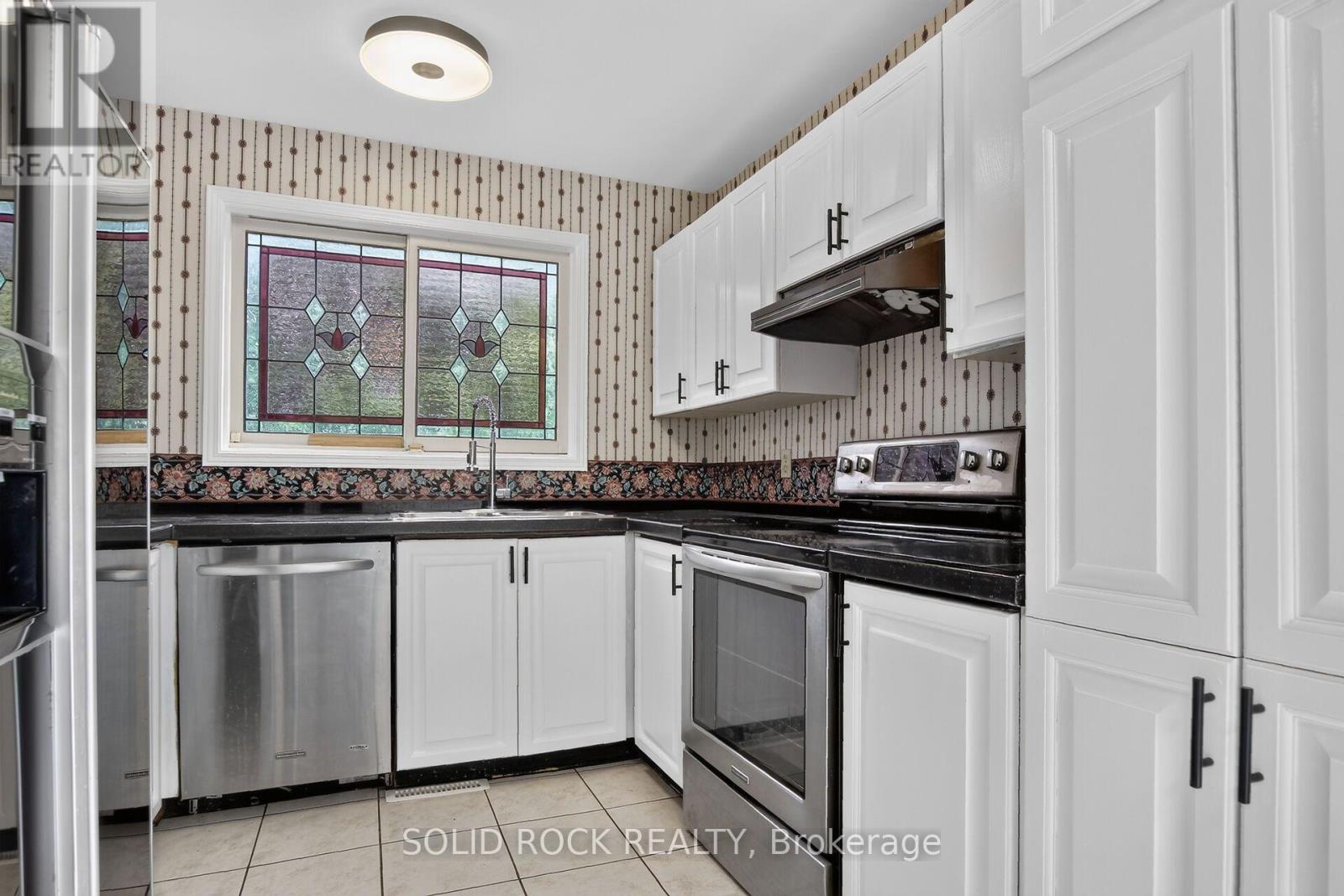 54 HUNTSMAN CRESCENT - 12