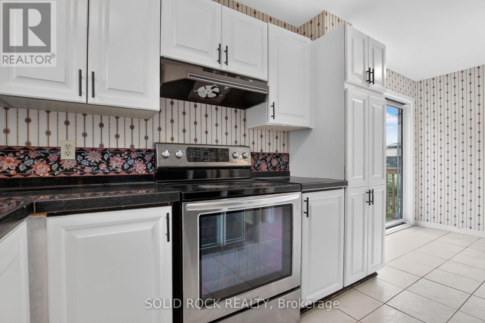 54 HUNTSMAN CRESCENT - 13