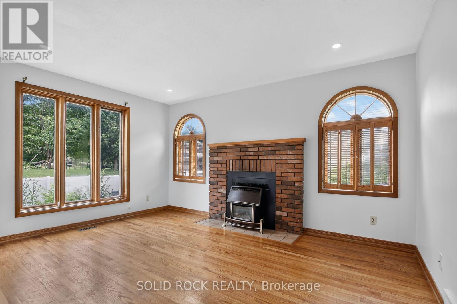 54 HUNTSMAN CRESCENT - 14