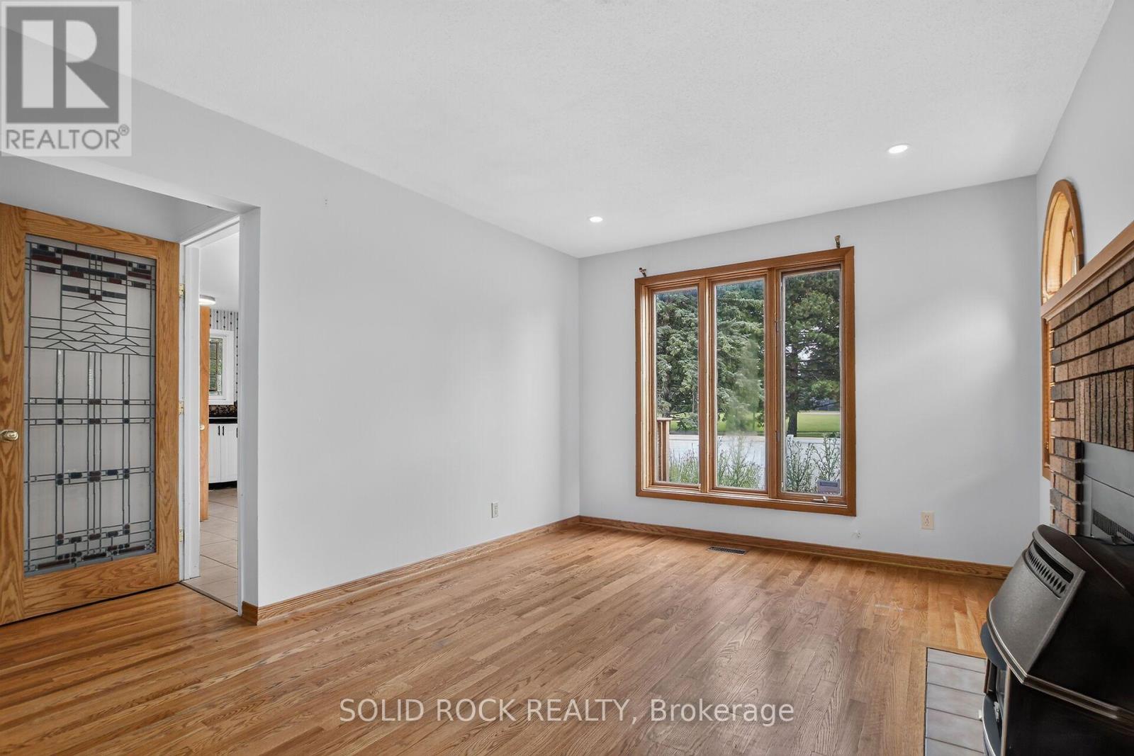 54 HUNTSMAN CRESCENT - 16