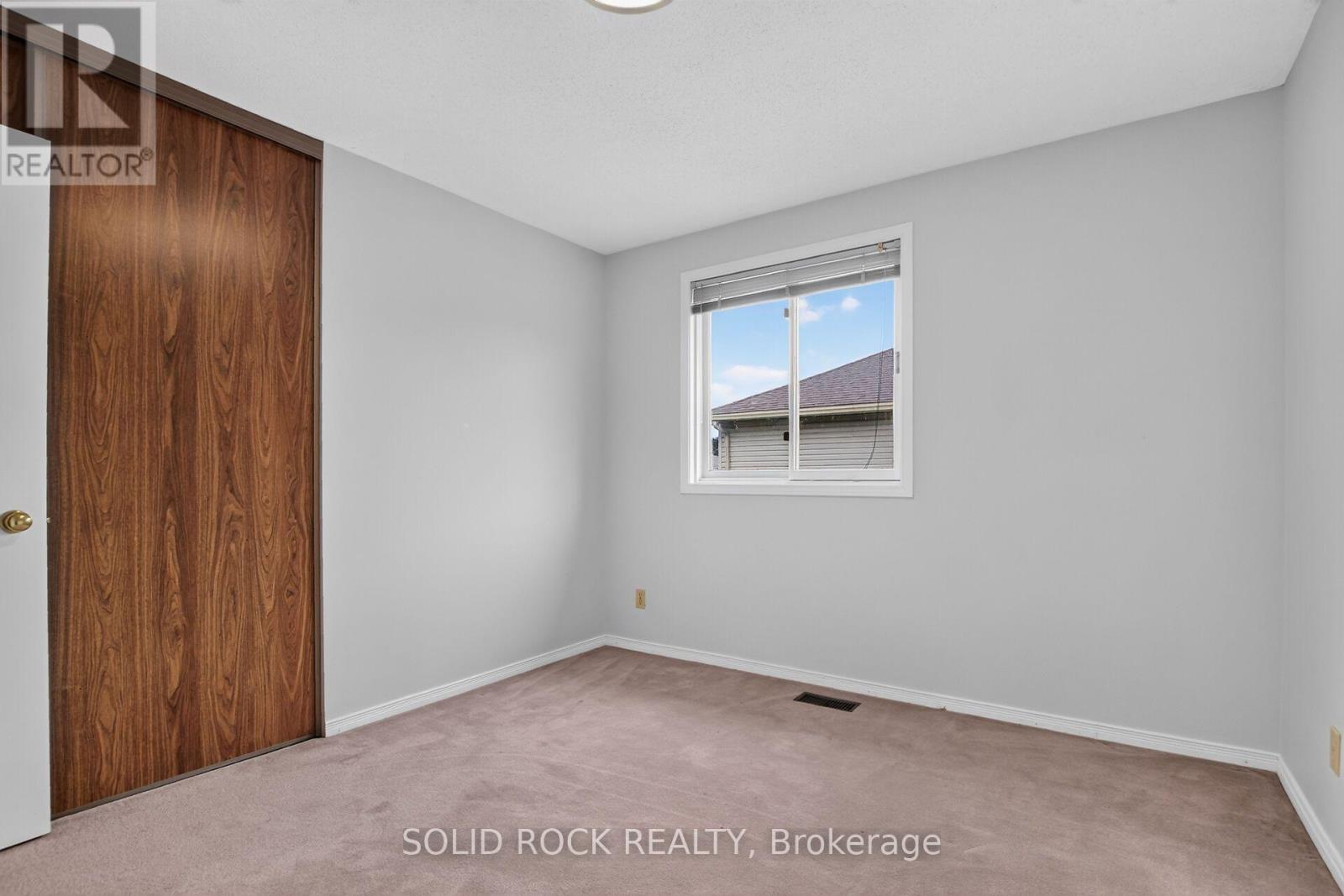 54 HUNTSMAN CRESCENT - 23