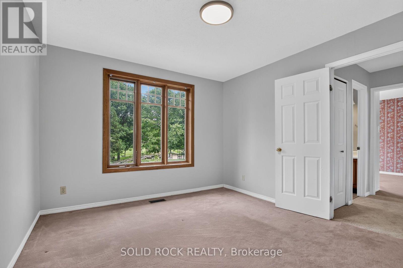 54 HUNTSMAN CRESCENT - 29