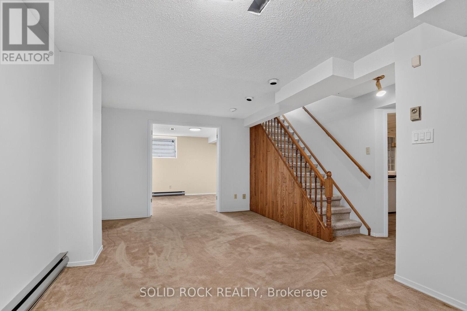 54 HUNTSMAN CRESCENT - 34