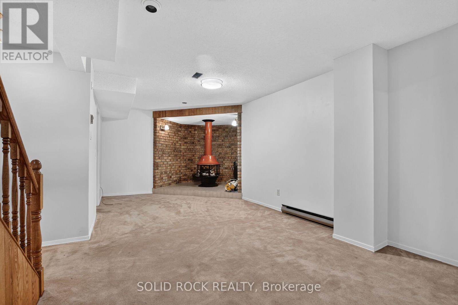 54 HUNTSMAN CRESCENT - 35