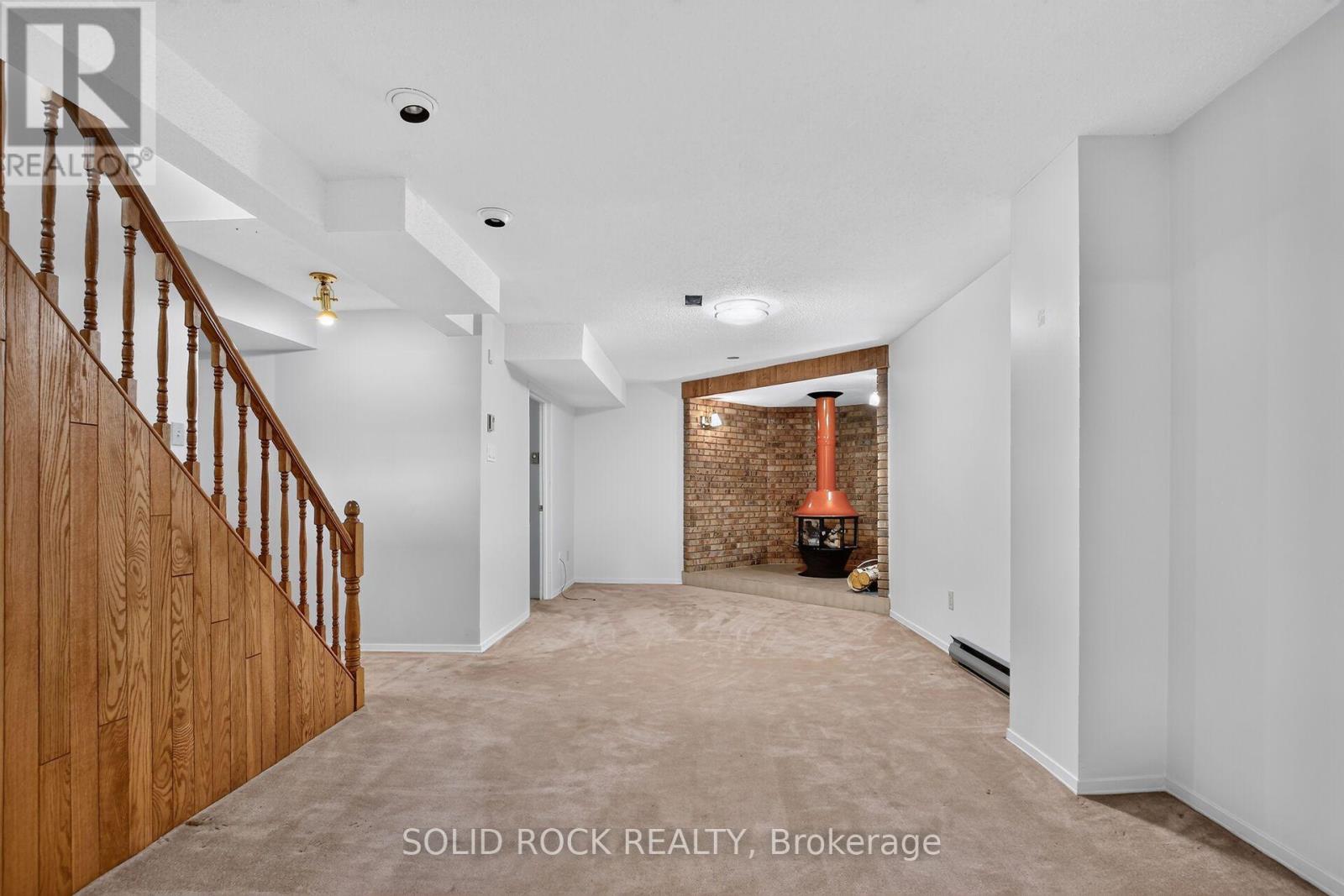 54 HUNTSMAN CRESCENT - 36