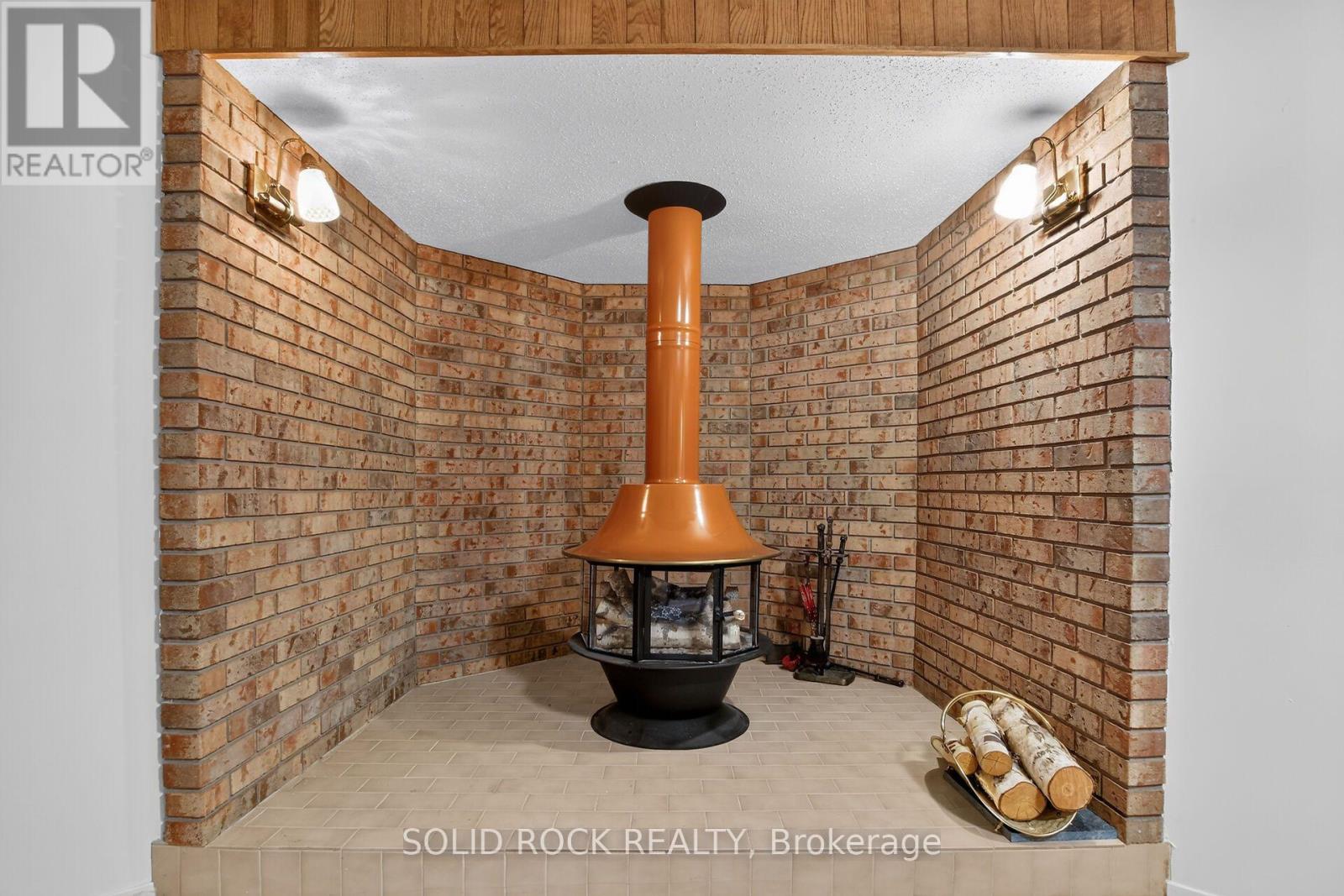 54 HUNTSMAN CRESCENT - 37