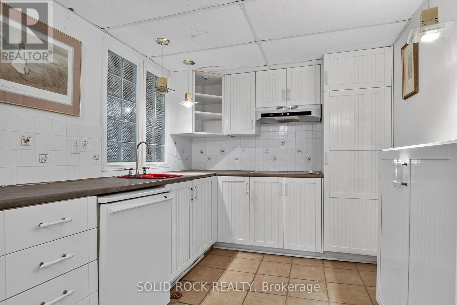 54 HUNTSMAN CRESCENT - 41