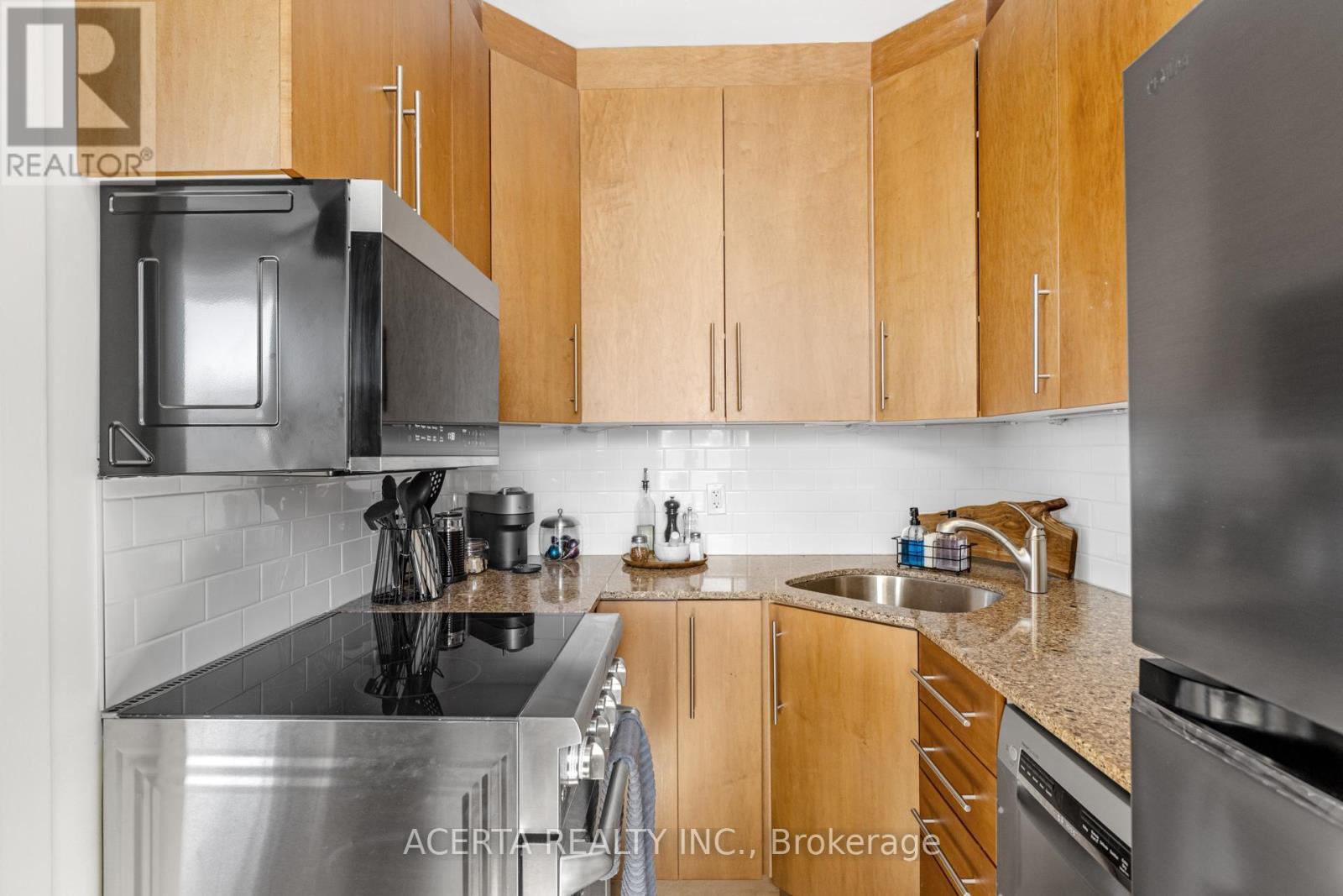 26 – 612 BANK STREET, Ottawa. Luxury613. By Peter Sagos - Image 14
