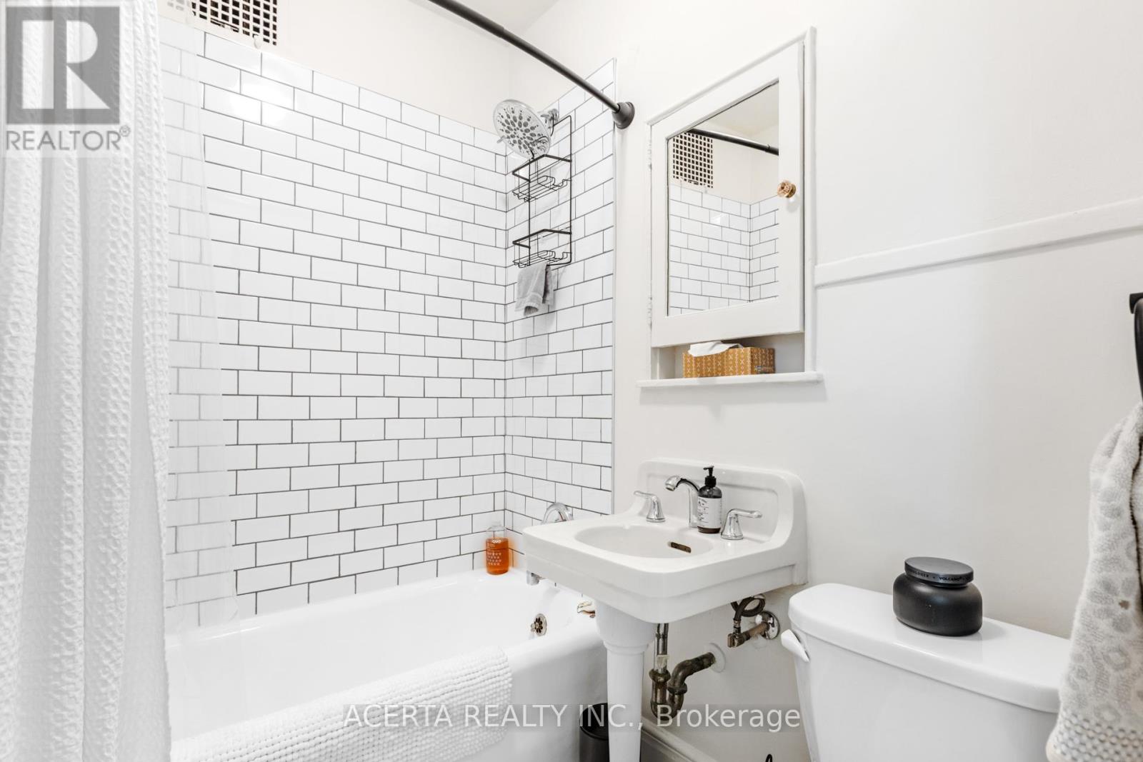 26 – 612 BANK STREET, Ottawa. Luxury613. By Peter Sagos - Image 17