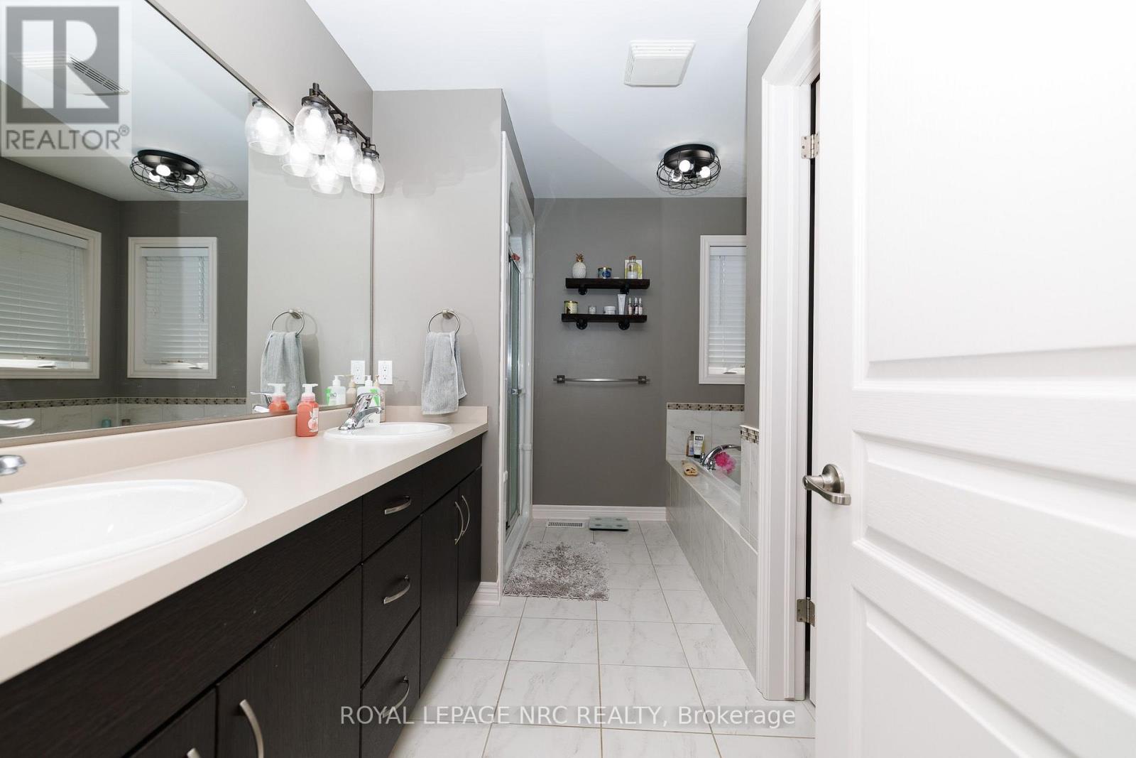 12 WILFRID LAURIER CRESCENT - Image 22