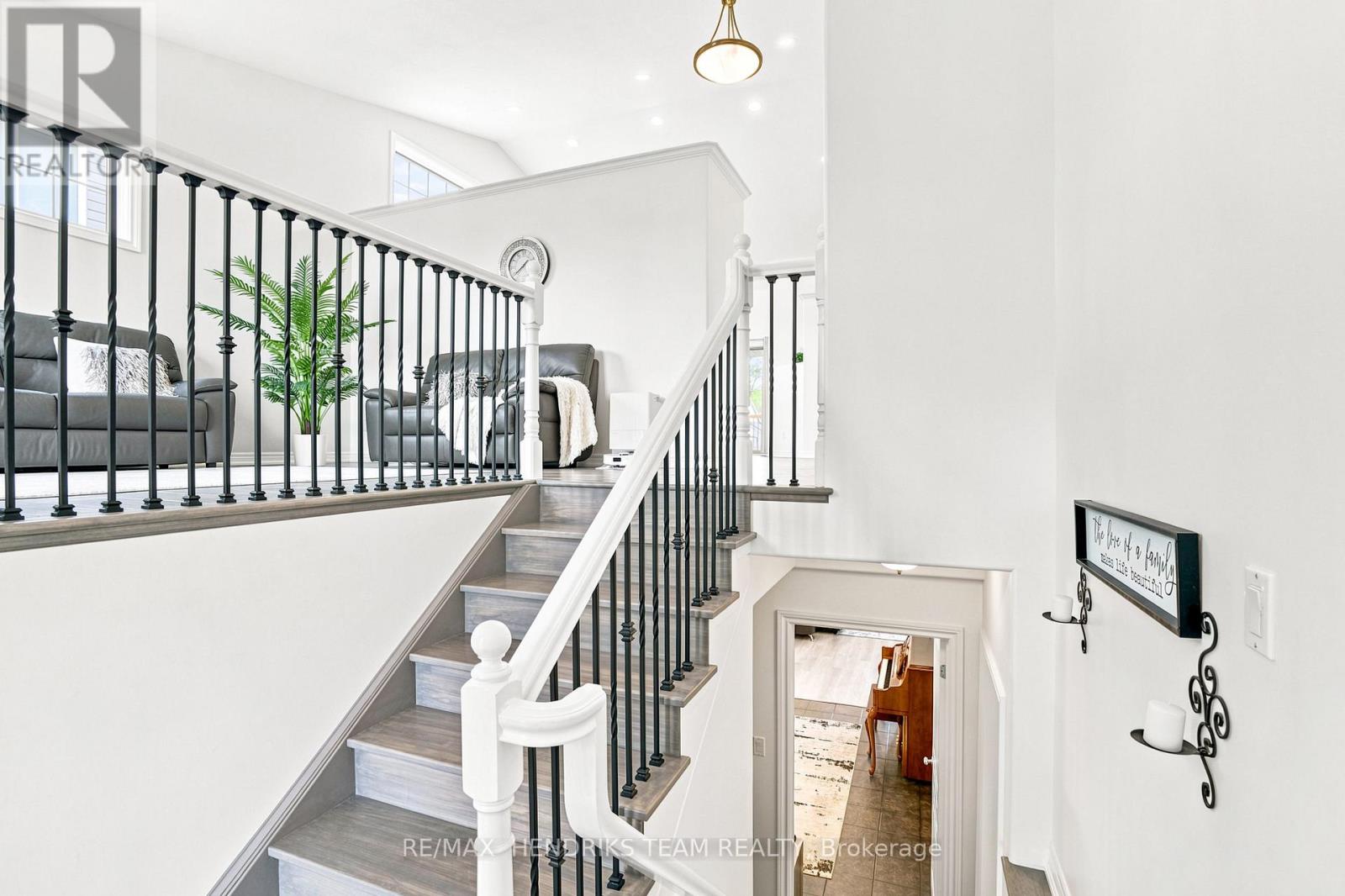 7032 KELLY DRIVE - 18