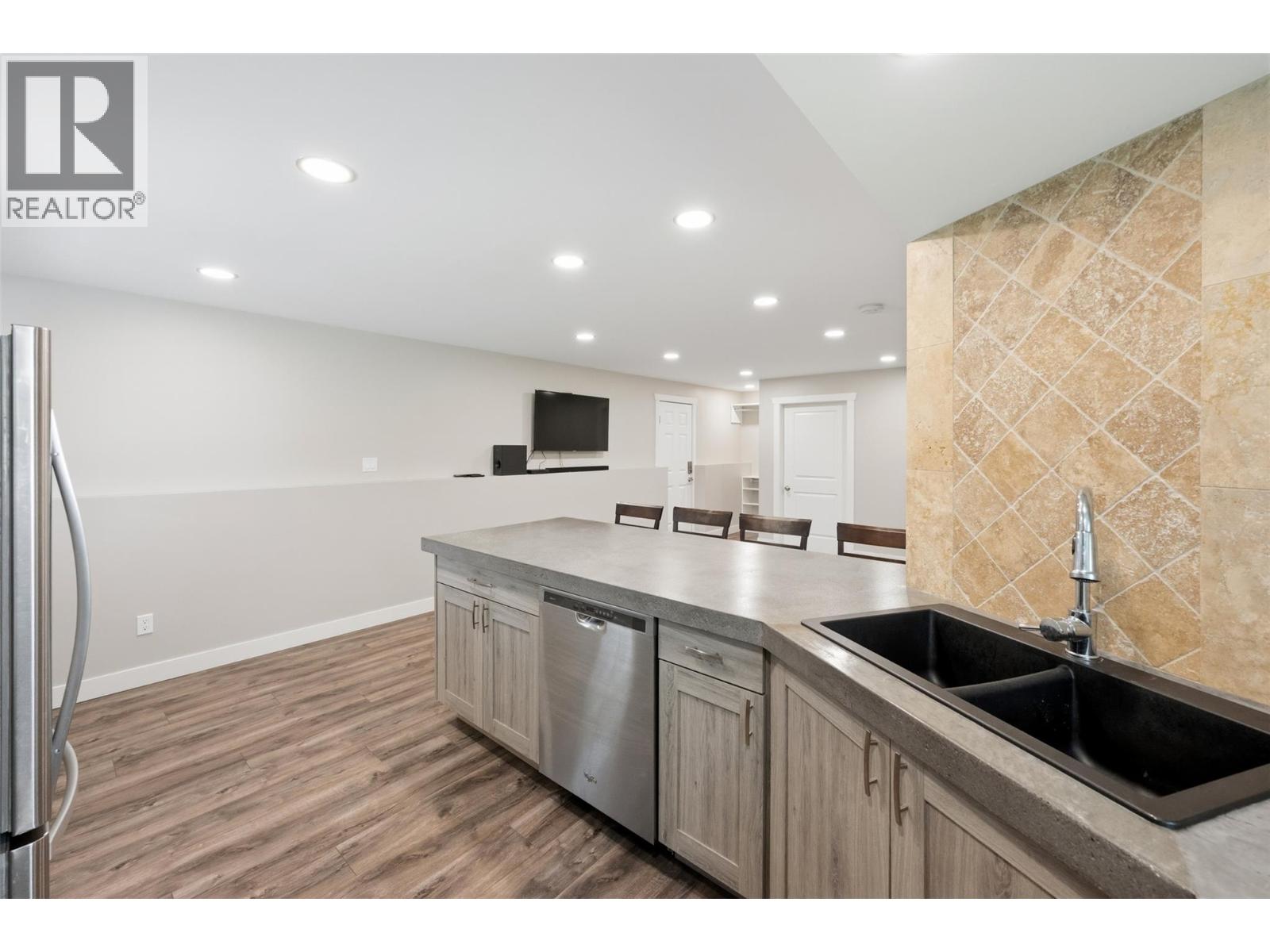 28 Huth Avenue - 30
