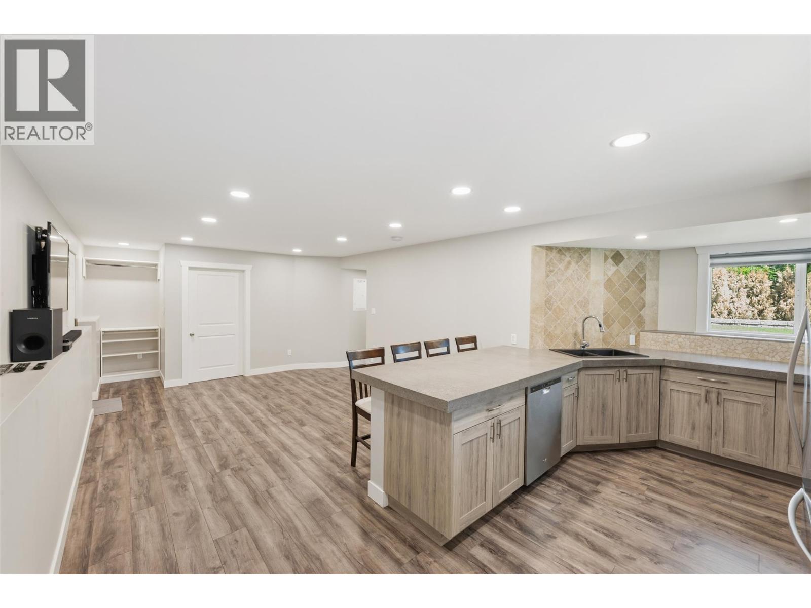 28 Huth Avenue - 29