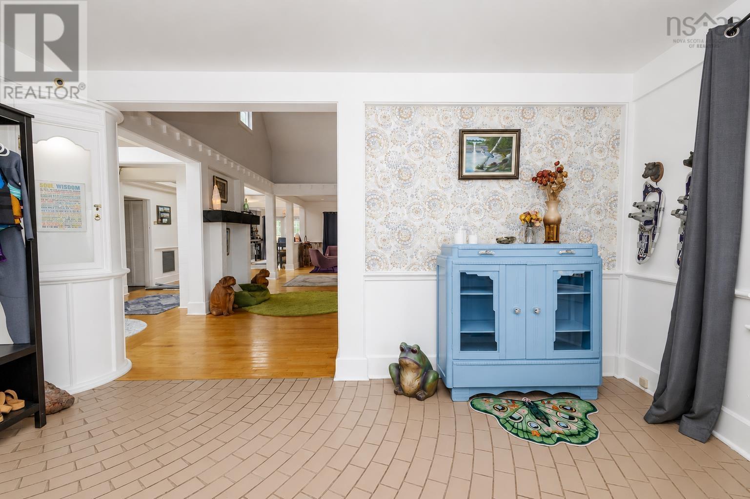 8077 East Bay Highway - 14