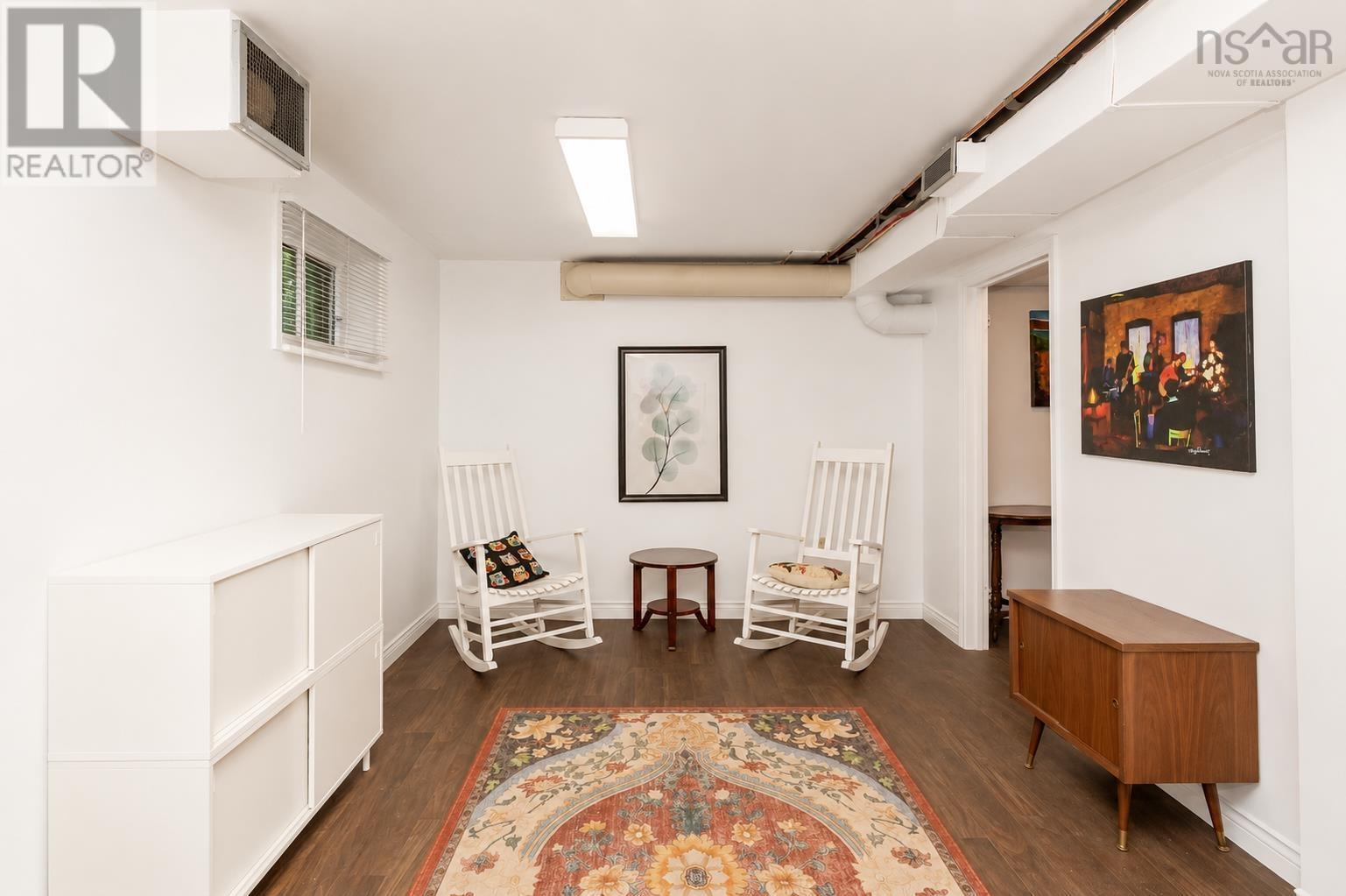 8077 East Bay Highway - 40