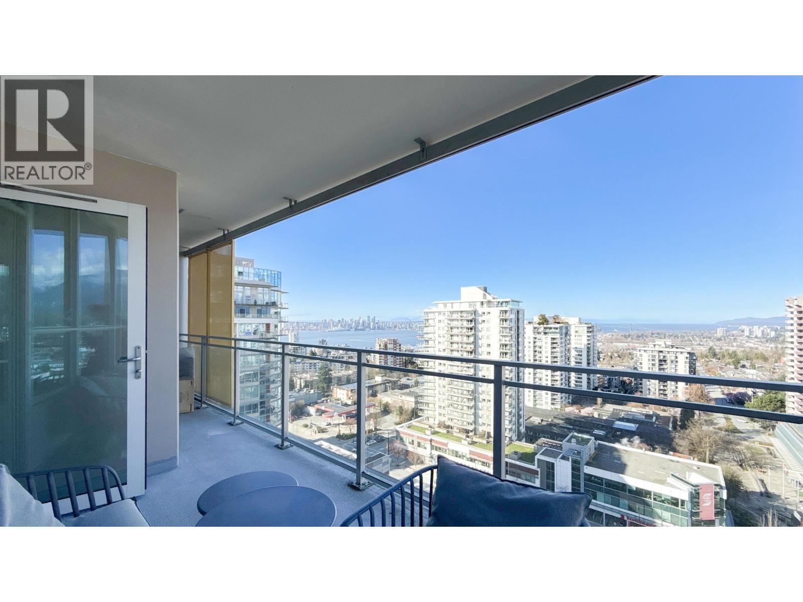 1607 125 E 14TH STREET, North Vancouver
