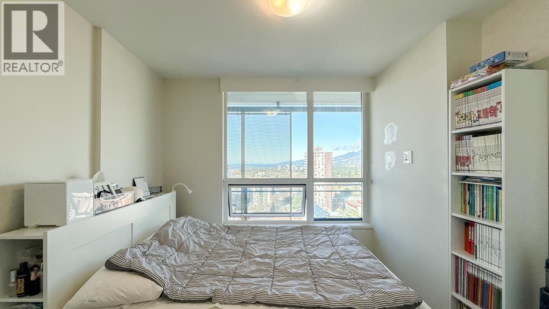 1607 125 E 14TH STREET, North Vancouver