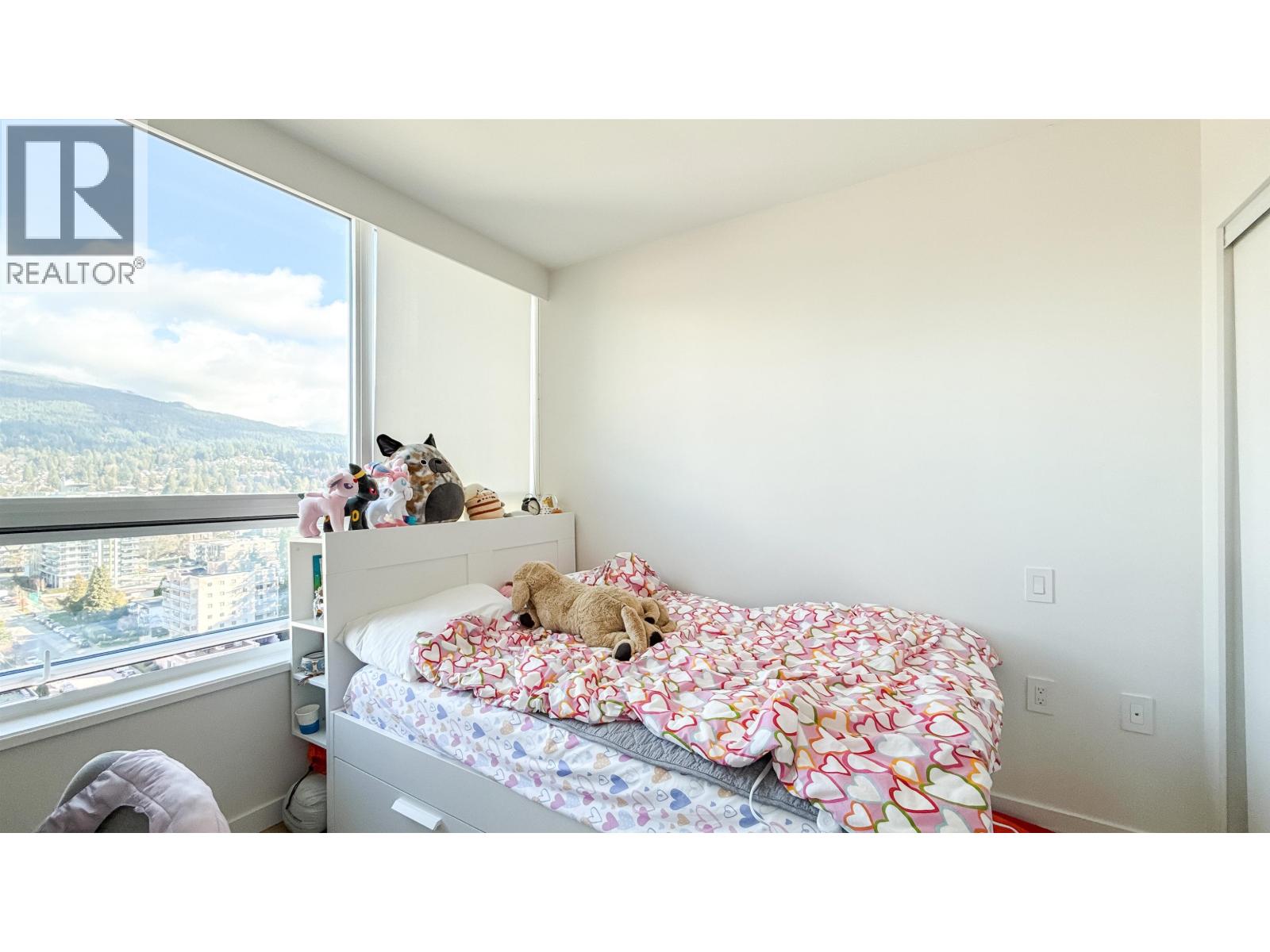 1607 125 E 14TH STREET, North Vancouver